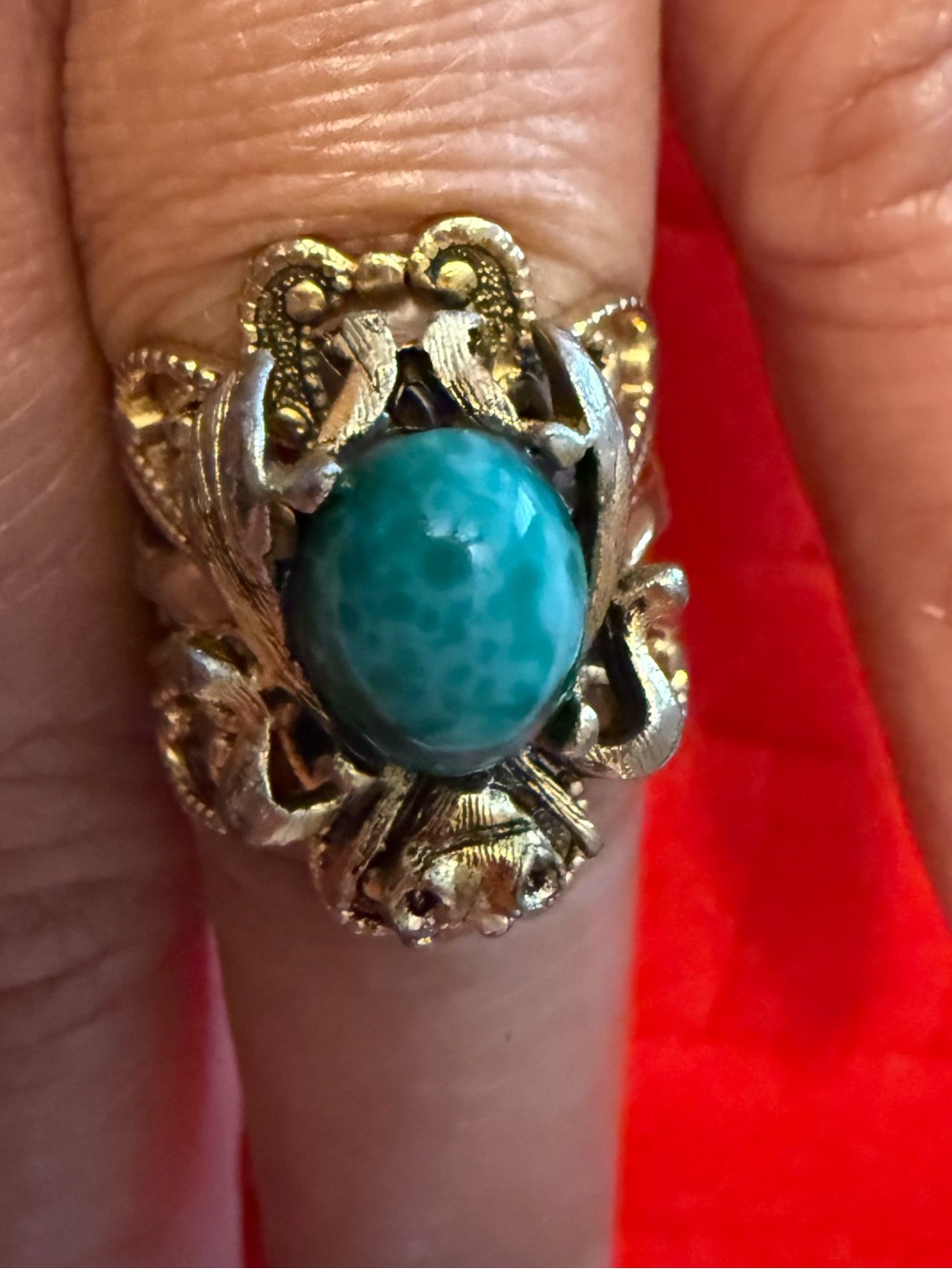 Vintage Filigreed Green Cabochon Ring - Gold Tone